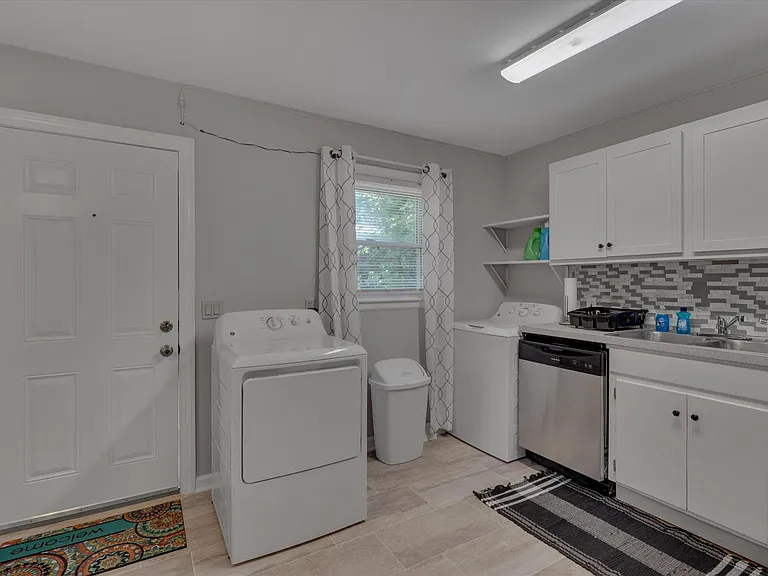 815 W Markham Ave #B — Photo 10