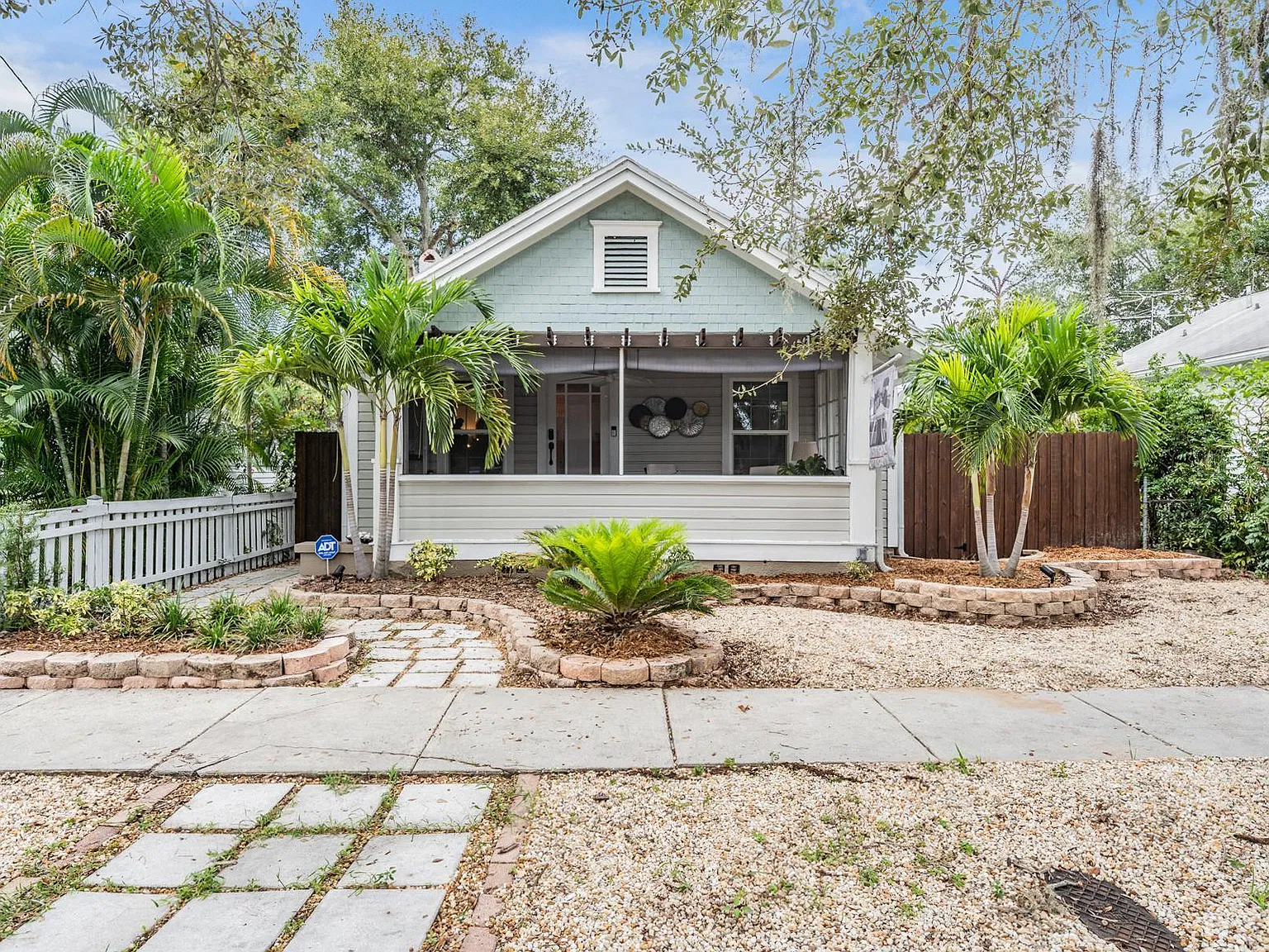 2 bed, 900 sqft, $3,300 — Photo 3