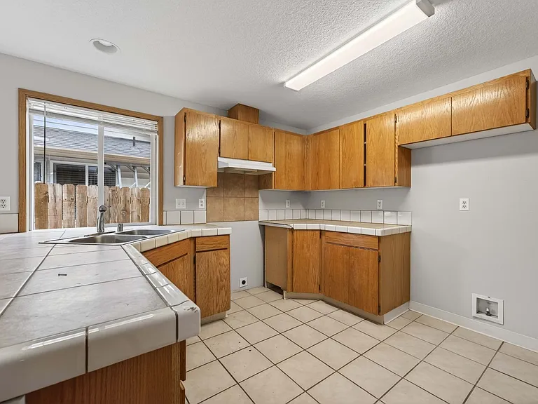 17005 NE 21st St — Photo 15