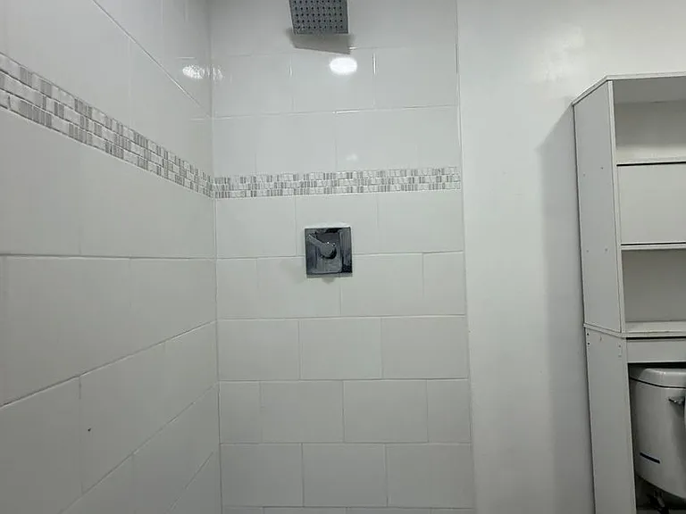 502 W 9th St — Photo 13