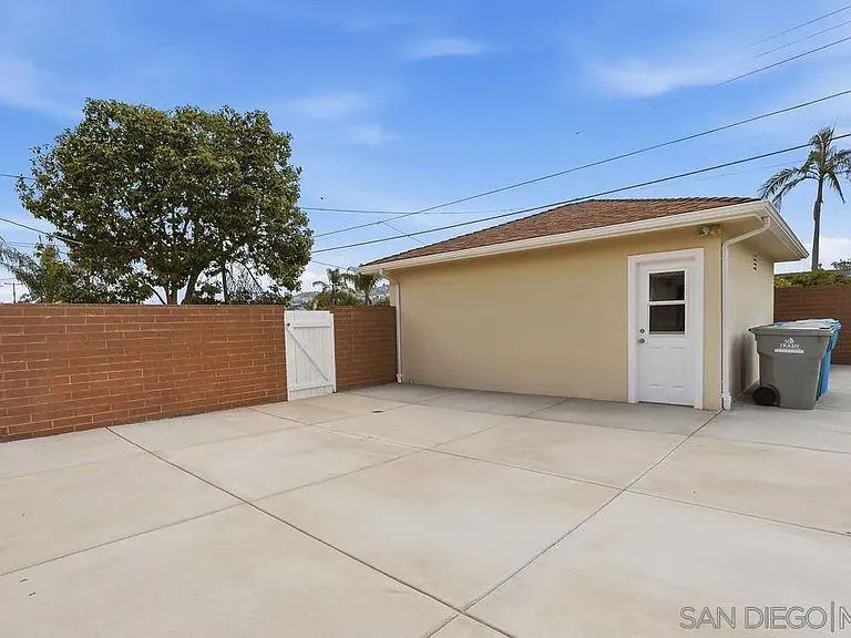 6593 Delfern St — Photo 25