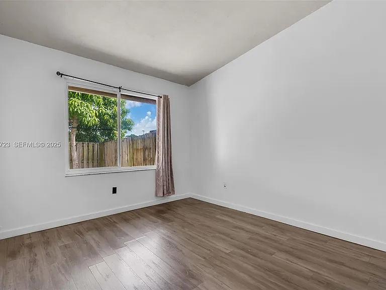 6713 NW 188th Ter — Photo 8