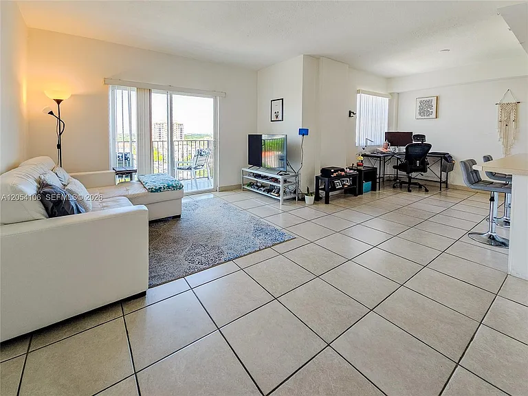 1627 SW 37th Ave #802 — Photo 2