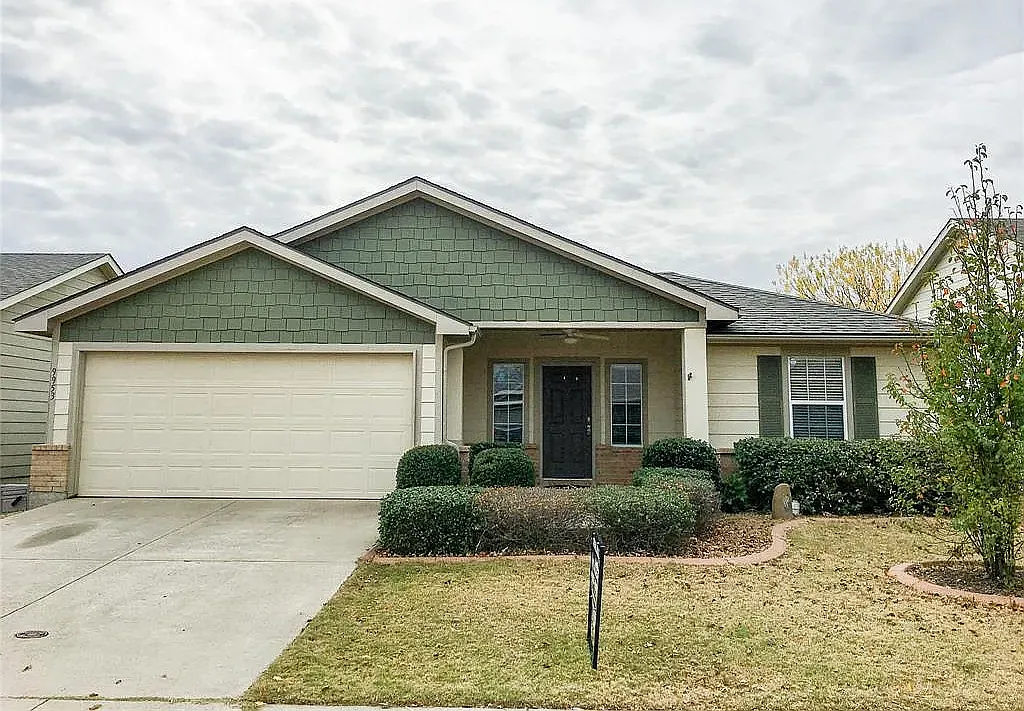 3 bed, 1700 sqft, $2,610 — Photo 1