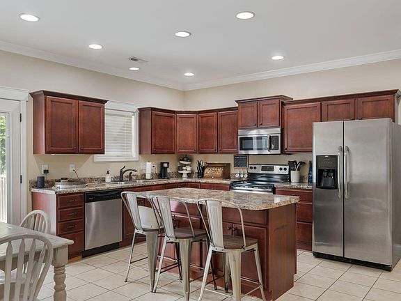 3rd image of 230 Silver Springs Trl NW