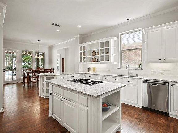 4th image of 4404 Auburn Dr