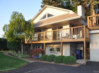 6739 Colony Dr, West Bloomfield, MI 48323
