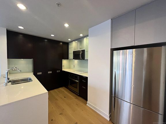 4th image of 575 6th Ave Unit 302