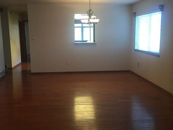 3rd image of 7 Terrace Dr