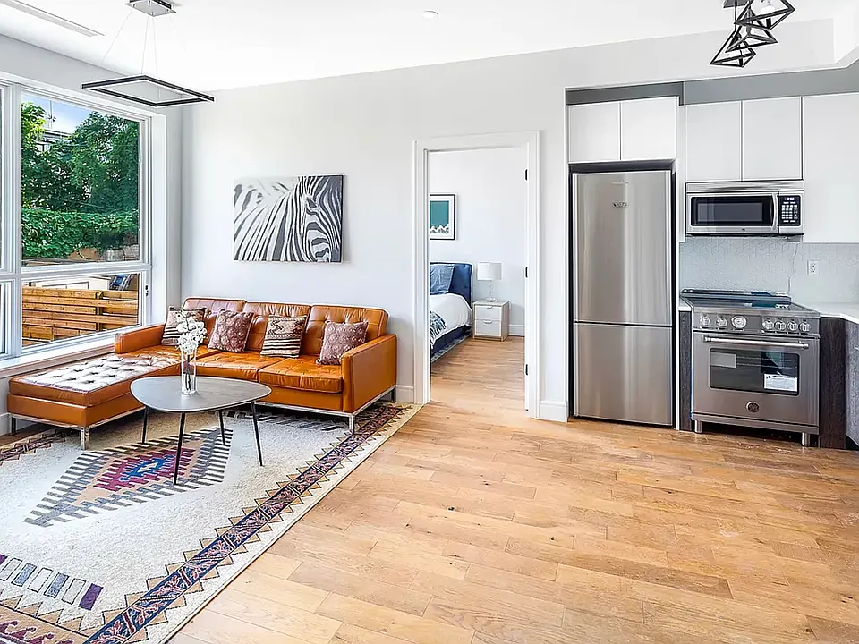 982 Willoughby Ave #3B