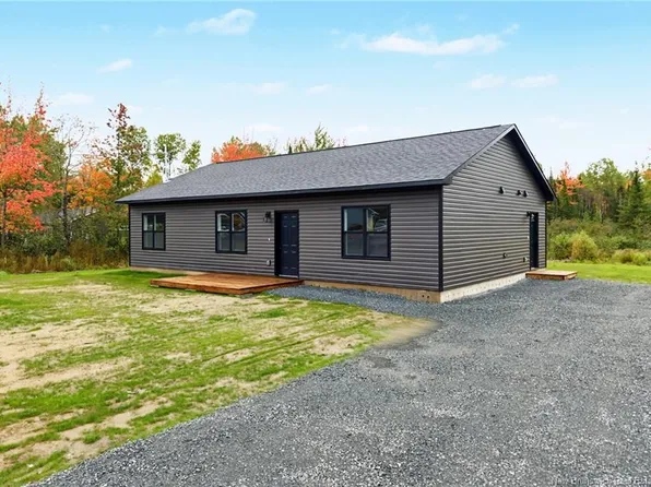 136 Horseman Rd, Fredericton Junction, NB E5L 1W5