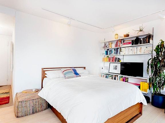 4th image of 80 Lasalle St #15E