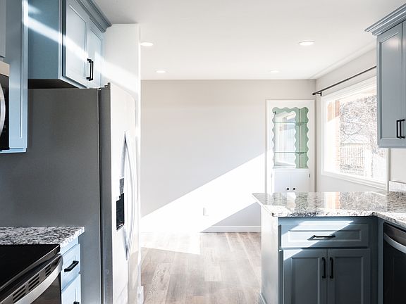 4th image of 920 9th St #1