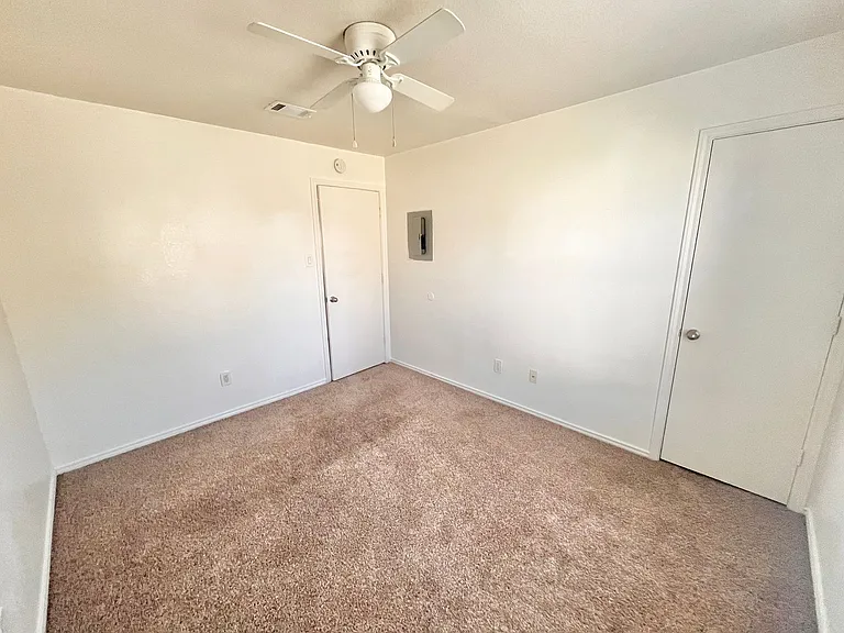 1703 Benttree Dr #B — Photo 10