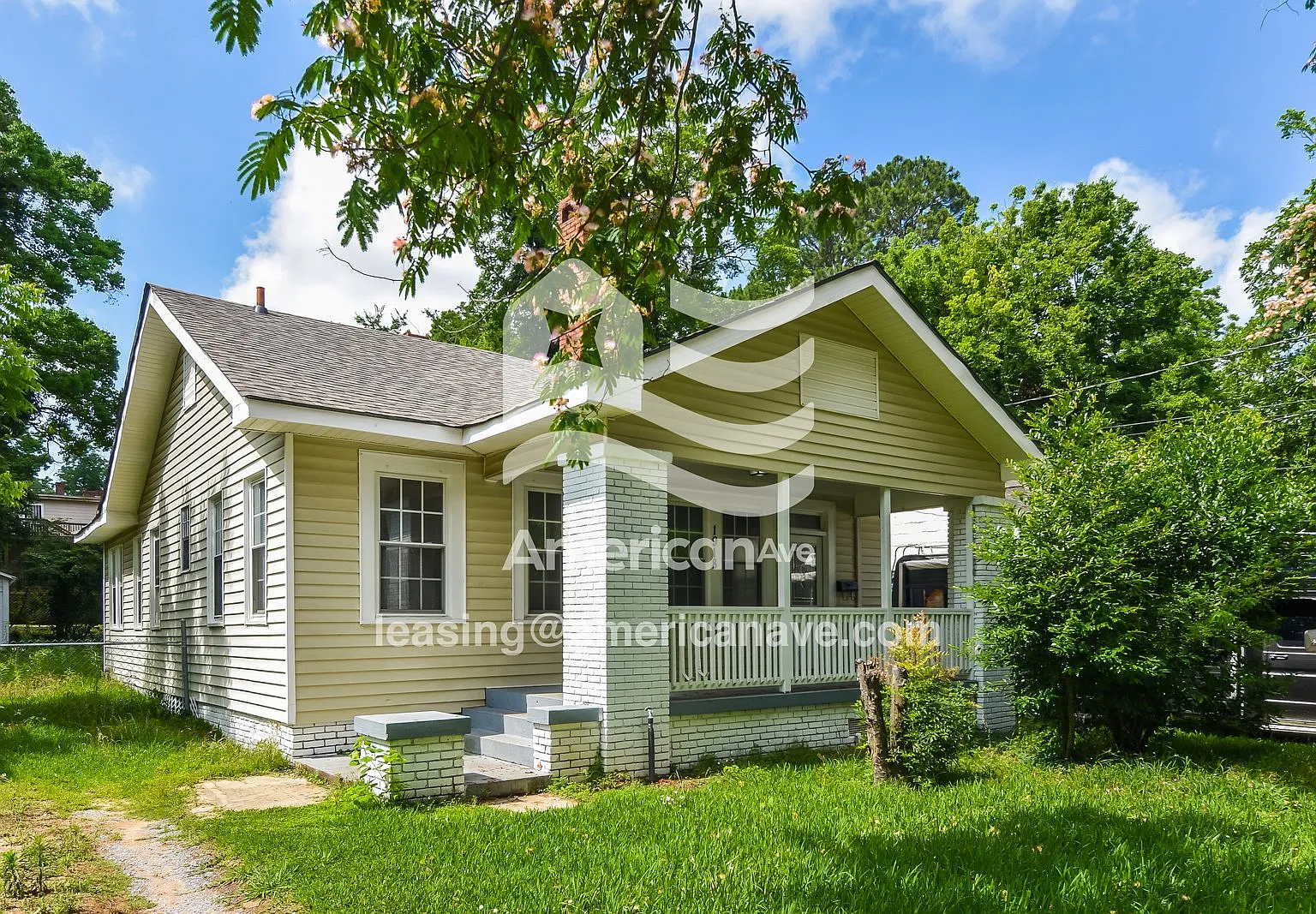3 bed, 1.0 bath, 1230 sqft, $990 — Photo 2