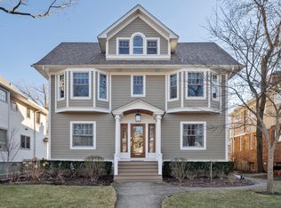 627 Washington Ave, Wilmette, IL
