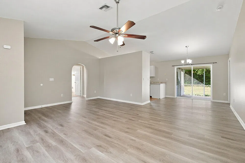 3 bed, 2.0 bath, 1383 sqft, $1,755 — Photo 4