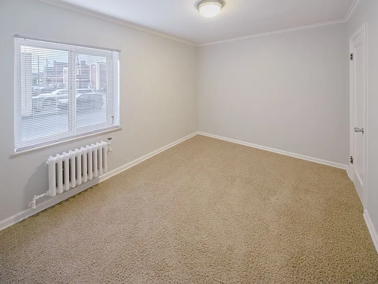 Clermont Apartments — Photo 10