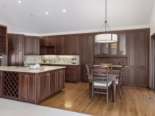 9440 Abigail Ct, Inver Grove Heights, MN 55077