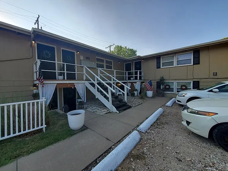2101 Sloan St #4 — Photo 9