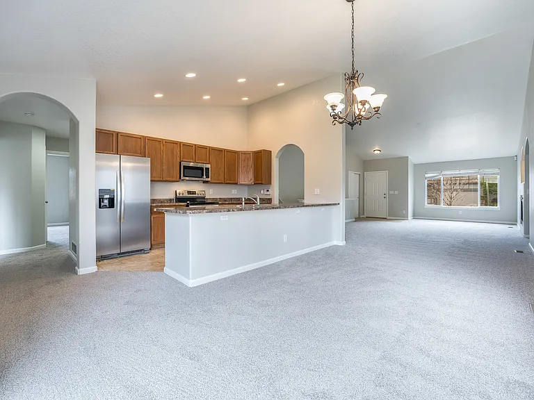 10049 Jasper St — Photo 4