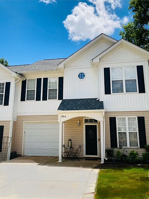 1906 Bellflower Dr
