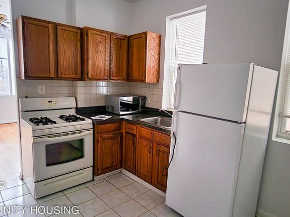 4th image of 1620 W Beach Ave