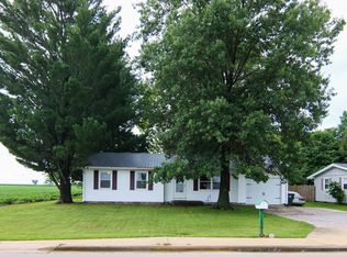 909 E Harrison Ave, Villa Grove, IL