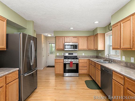 4th image of 2231 Sylvan Ave SE