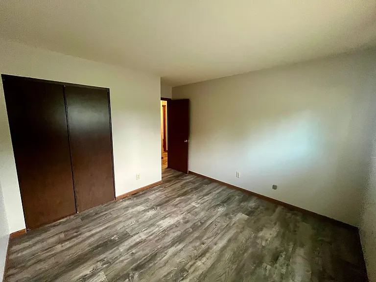 N114W15556 Sylvan Cir — Photo 8