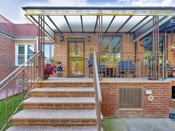 6428 73rd Pl, Middle Village, NY 11379