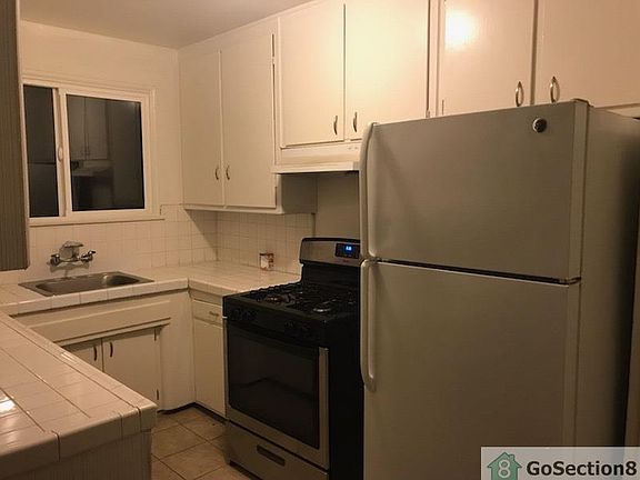 5th image of 18133 Roscoe Blvd #4