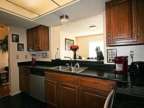 4th image of 836 Creekside Dr
