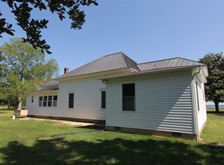 728 Whittaker Ln, Kilmarnock, VA 22482