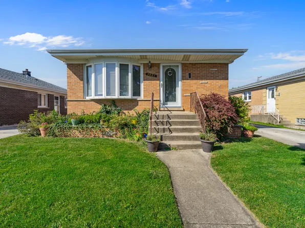 3821 Emerson Dr, Schiller Park, IL 60176