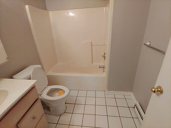5th image of 72 Park Dr