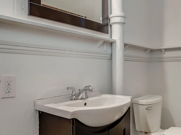 1909 Bonnycastle Ave — Photo 17