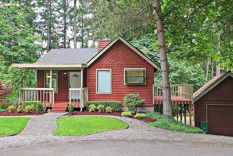 1st image of 903 209th Ave NE