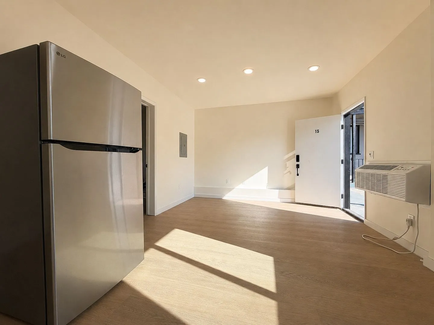 1 bed, 1.0 bath, 550 sqft, $2,195 — Photo 2