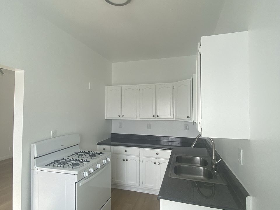 1st image of 1006 W 42nd St