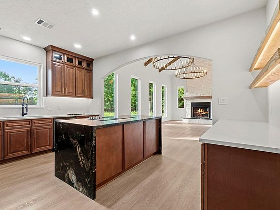 5th image of 533 Candlelight Ln