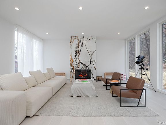 3rd image of 211 Little York Road