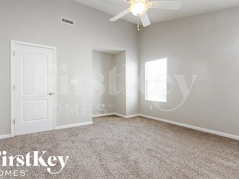 15526 Farmland Ct — Photo 8