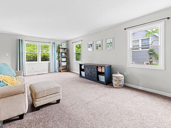 3rd image of 2415 Kelford Ln