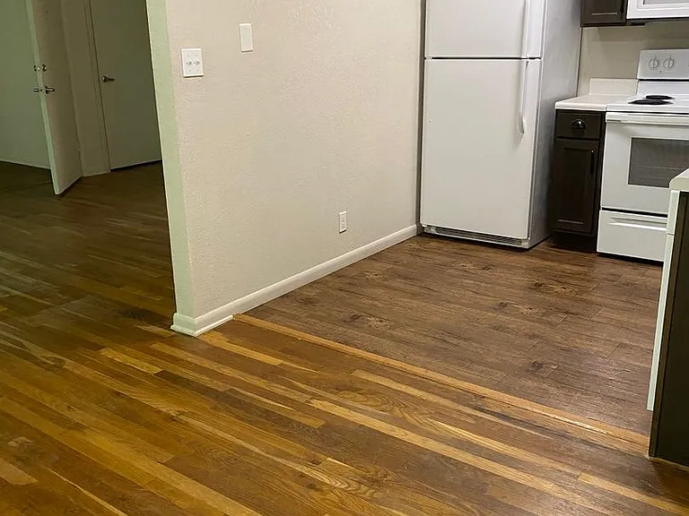 University Crossing Apartments and Townhomes — Photo 10