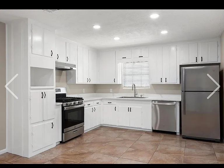 2733 Stanford St — Photo 2