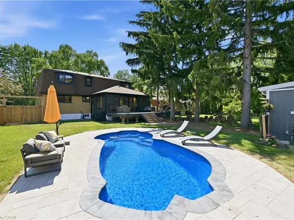 521 Dynes Rd, Burlington, ON L7N 2V1
