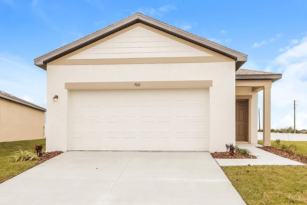 3 bed, 2.0 bath, 1412 sqft, $2,200 — Photo 1