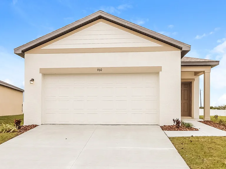 960 Kelly Fern Loop — Photo 1