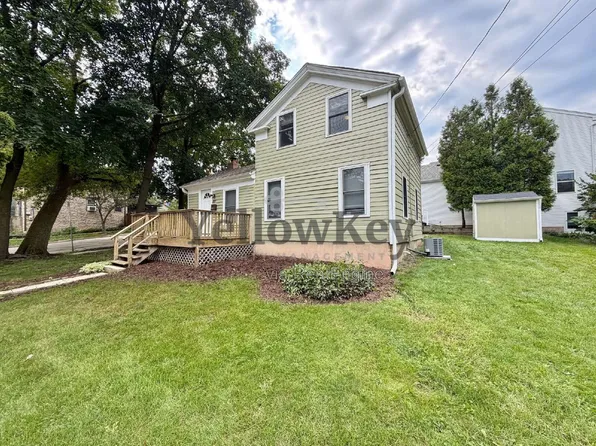 121 S 4th St, Saint Charles, IL 60174